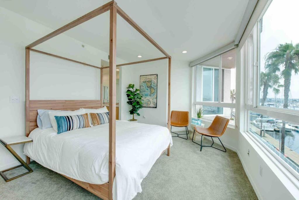 Appartement Sunny W/ 2 Story Panoramic Ocean Views