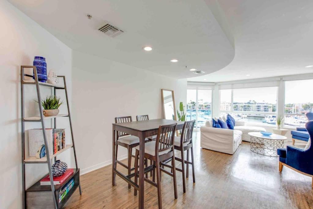 Sunny W/ 2 Story Panoramic Ocean Views Appartement